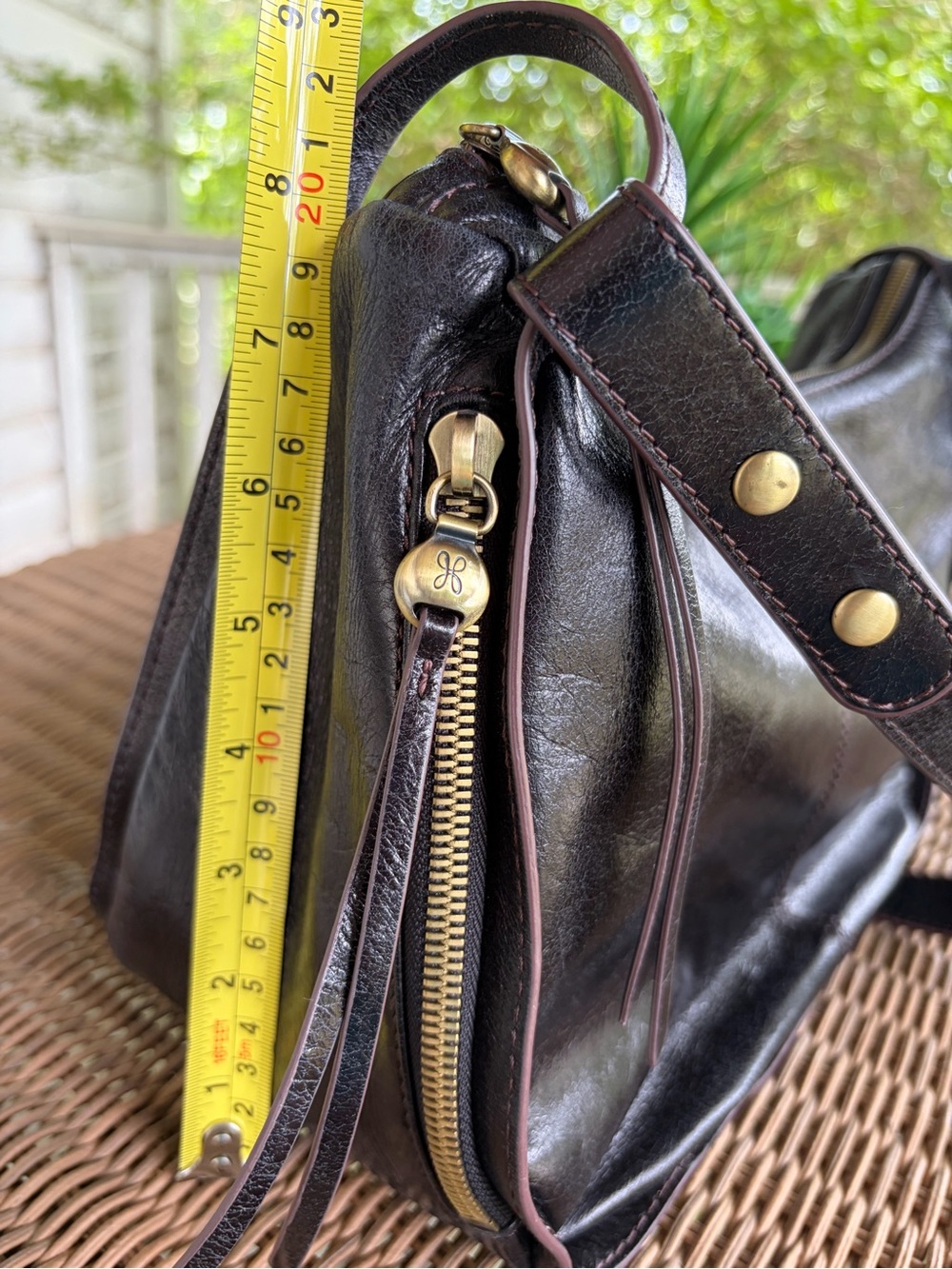 Hobo Classic Black Leather Shoulder Bag - Picture 8 of 10